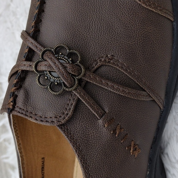 Comfortview Brown Faux Leather Floral Strap Upper Round Toe Low Heel Casual Shoe - Picture 13 of 16